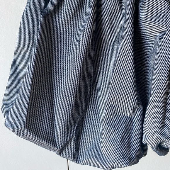 Short Skirt - Picture 2 of 3